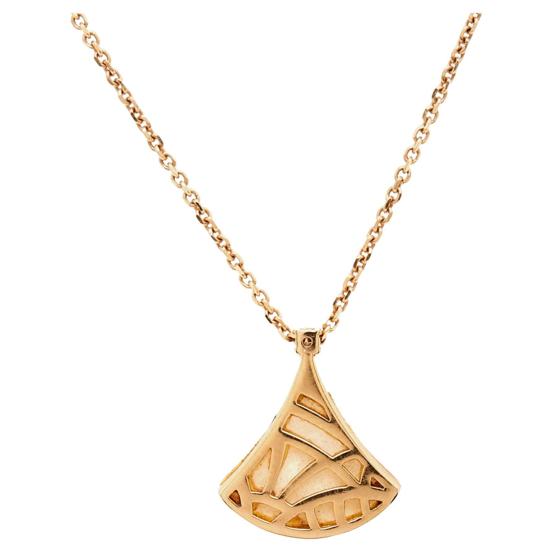 Bvlgari Divas Dream pendant necklace in rose gold with mother-of-pearl and diamond