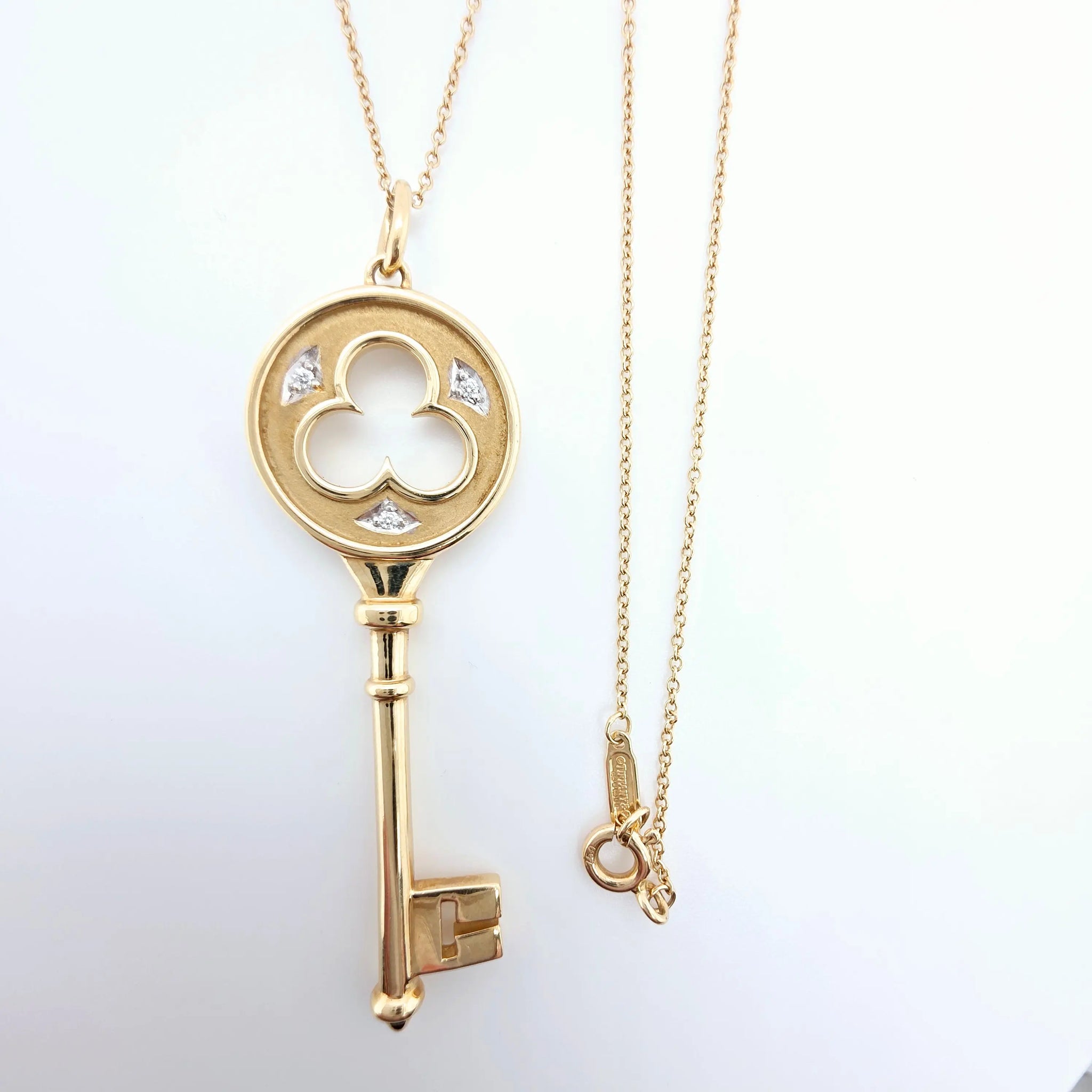 Tiffany clover key pendant in 18-carat yellow gold
