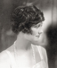 Coco Chanel photographed circa 1920. Image: Wikimedia Commons (public domain).