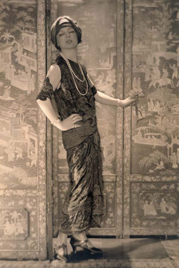 Jeanne Toussaint photographed by Adolf de Meyer, 1920